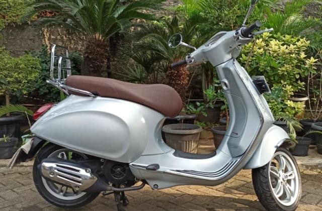 Vespa Primavera 150 I Get Abs
