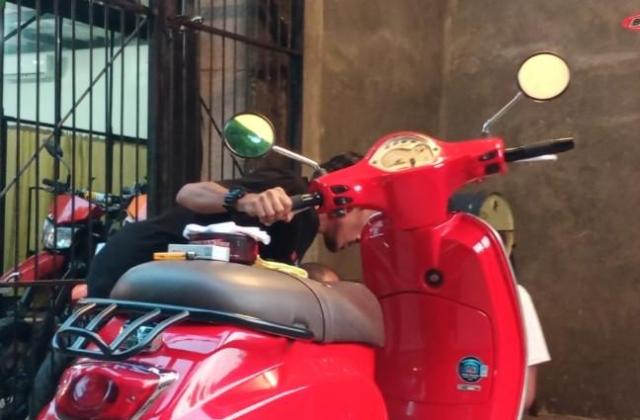 Vespa Lx Merah
