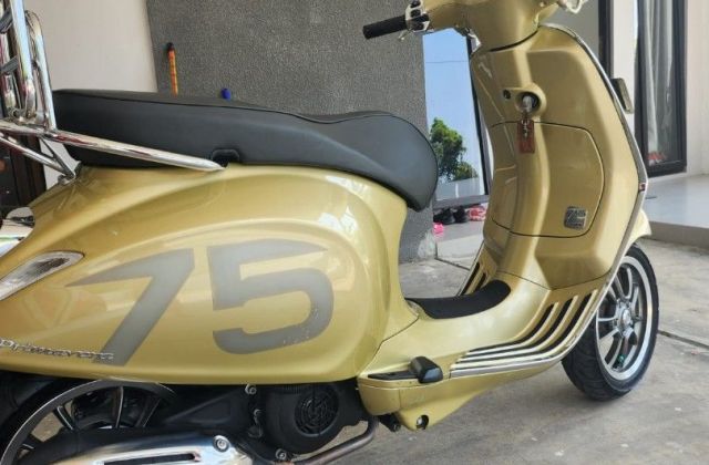 Vespa Primavera 75
