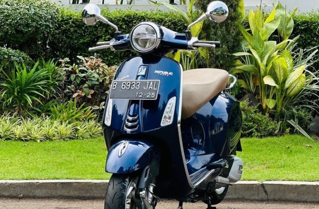 Vespa Primavera Biru
