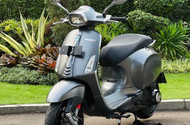 Vespa Sprint Grey
