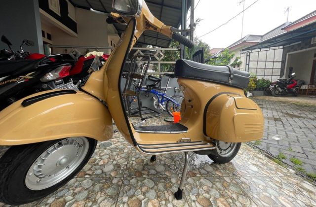 Vespa Sprint Gold
