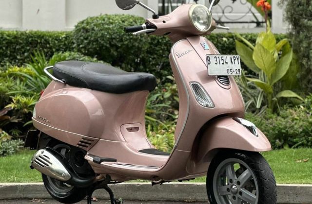 Harga Vespa Matic Warna Pink
