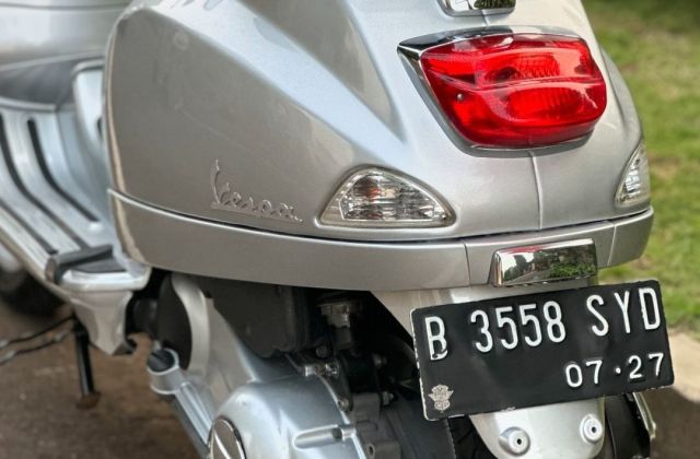 Vespa Silver Metallic

