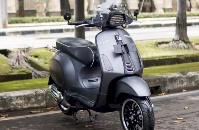 Vespa Sprint Abu Abu Doff

