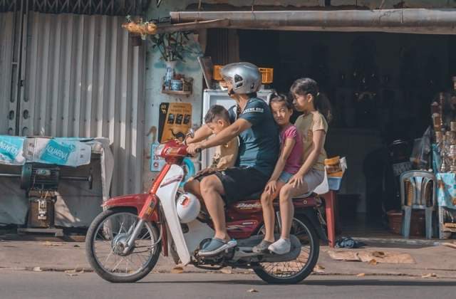 Kenapa Orang Naik Motor Bisa Seimbang
