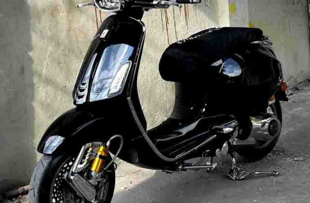 Vespa Sprint Hitam
