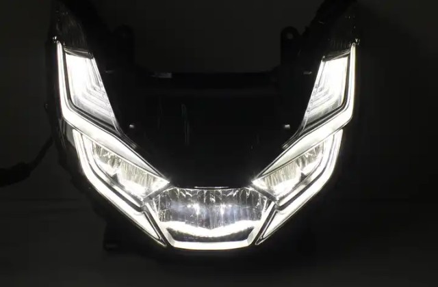 Head Lamp Pada Honda Pcx
