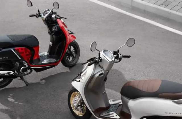 Vespa Scoopy
