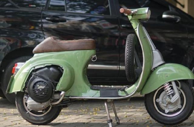 Vespa Modifikasi Warna
