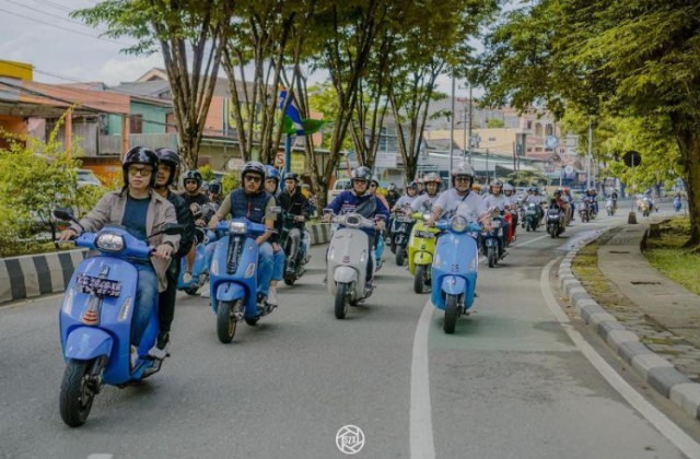 Riding Vespa
