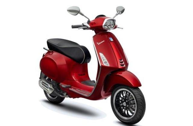 Vespa Sprint Warna Hitam
