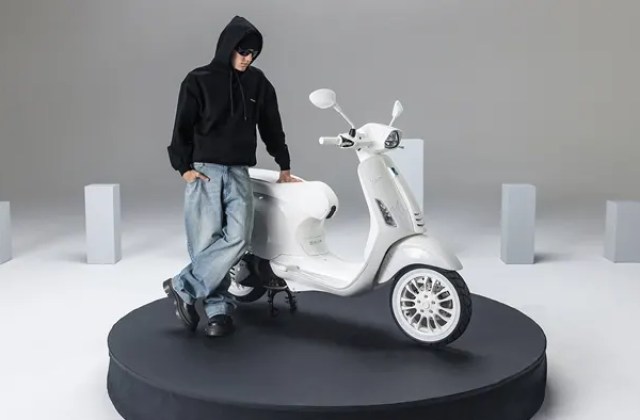 Vespa White
