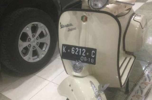 Vespa Super 70
