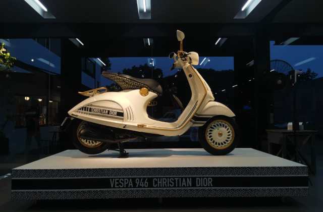 Vespa Christian Dior Harga
