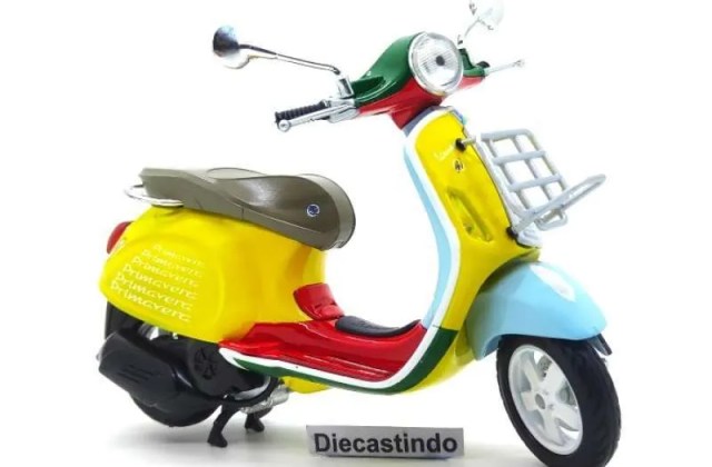 Vespa Primavera Wotherspoon
