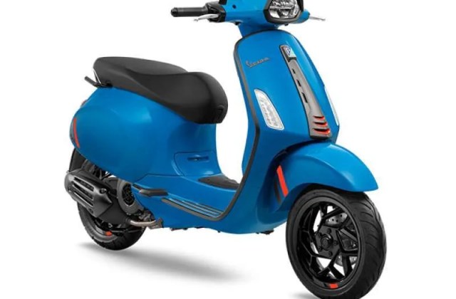 Vespa Sprint Biru Muda
