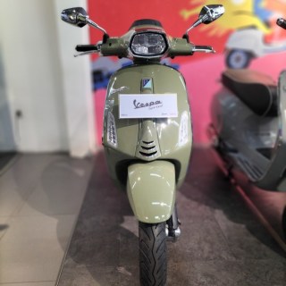 Vespa Sprint Hijau
