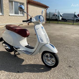 Piaggio Vespa Primavera
