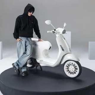 Vespa White
